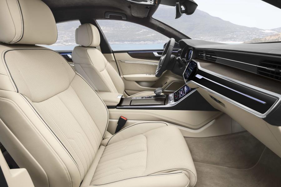 Интерьер Audi A7 Sportback 55 TFSI Quattro 2018 года  (WW) (фото 7 из 16)